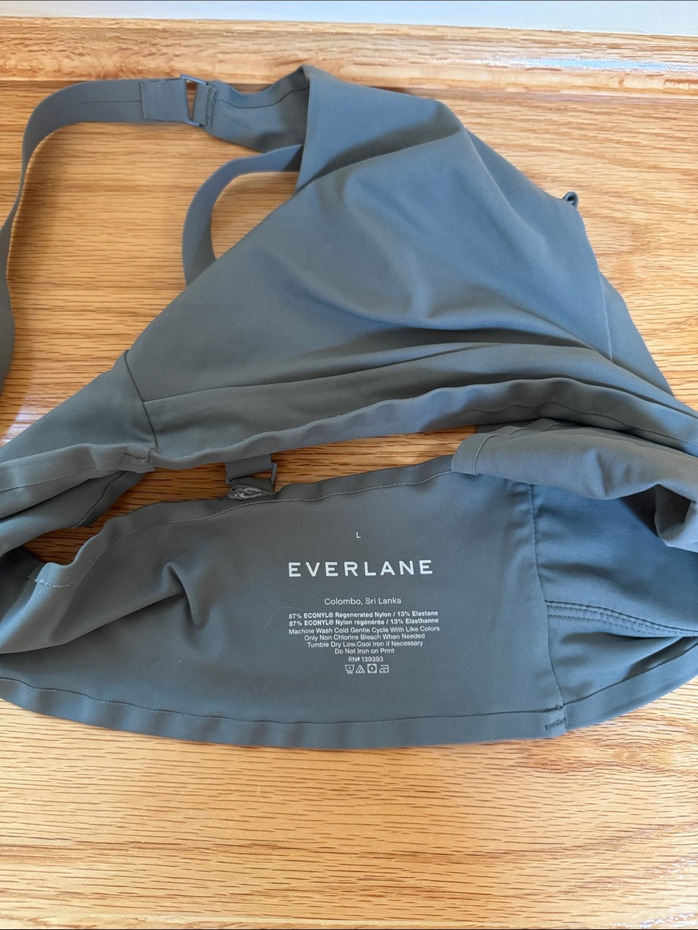 Everlane the Invisible Bra - Picture 3 of 3